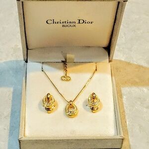 CHRISTIAN DIOR CD 18K GOLD PLATED MATCHING NECKLACE & EARRINGS SET IN BOX